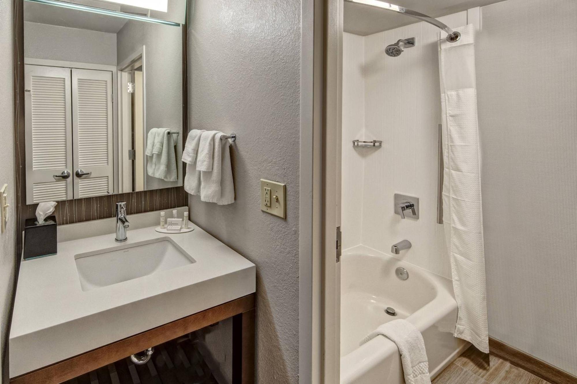 Courtyard By Marriott Nashville Vanderbilt West End מראה חיצוני תמונה